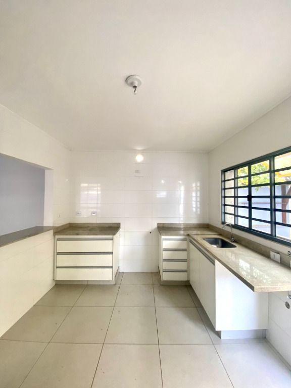 Sobrado para alugar com 6 quartos, 224m² - Foto 11