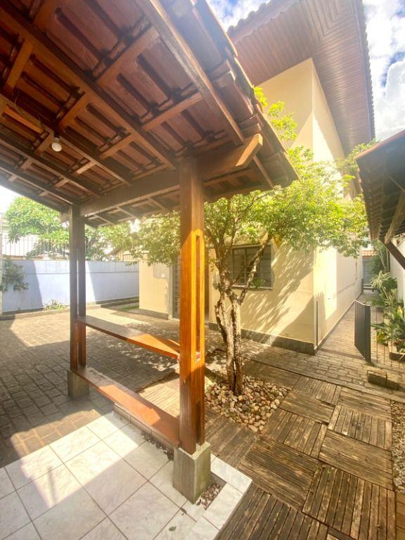 Sobrado para alugar com 6 quartos, 224m² - Foto 32