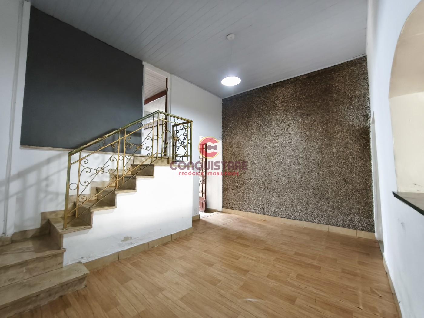 Casa à venda com 3 quartos, 115m² - Foto 1
