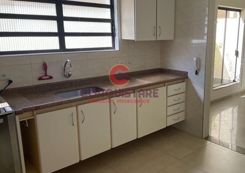 Casa para alugar com 3 quartos, 200m² - Foto 6