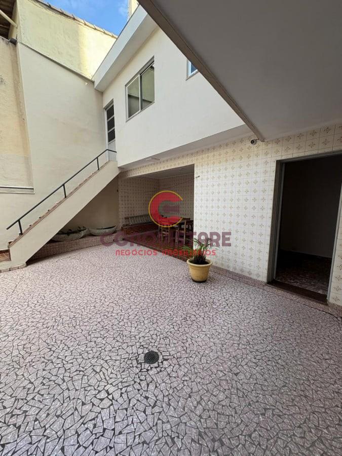 Casa, 4 quartos, 243 m² - Foto 1